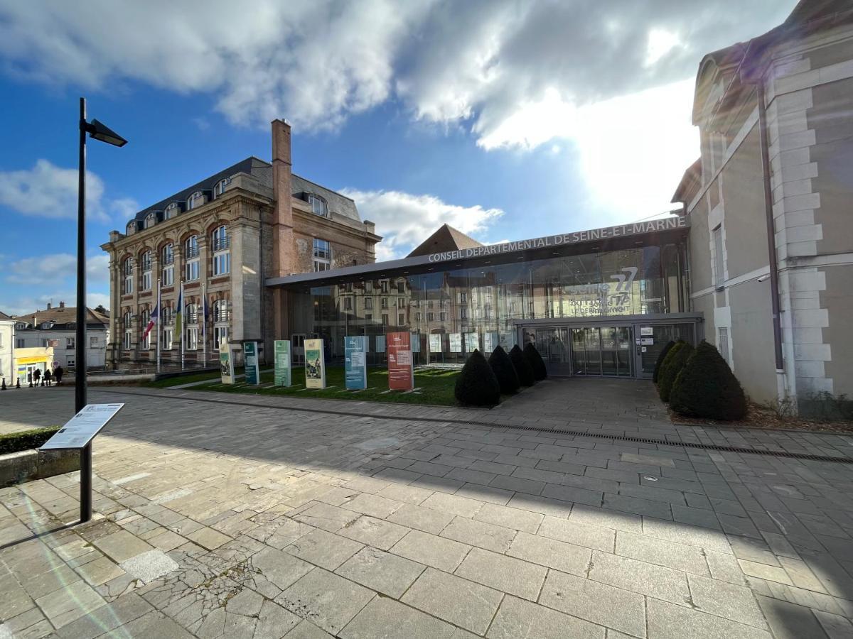 Le Rene Pouteau Melun Exterior foto